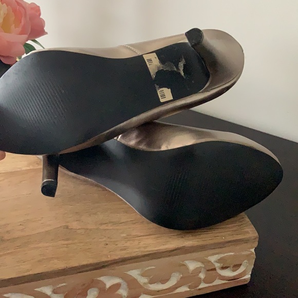 Steve Madden Platinum Metallic Heels - Picture 5 of 8
